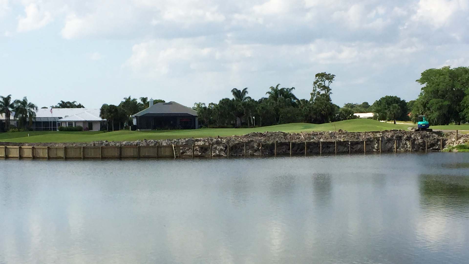 Golf course retaining wall built by Westscapes Golf Construction.